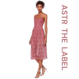 ASTR THE LABEL Sleeveless Lace Fit & Flare Midi Dress in Dusty Pink, Size S.